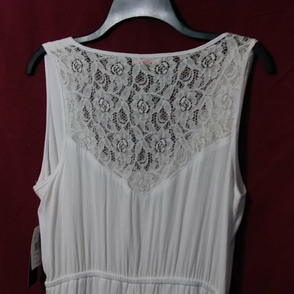 Clothes - Picture 3 of 5